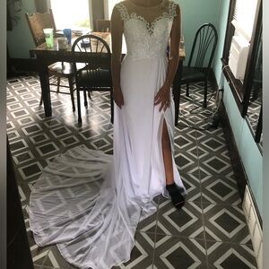 Wedding dress size 4 brand new never worn
